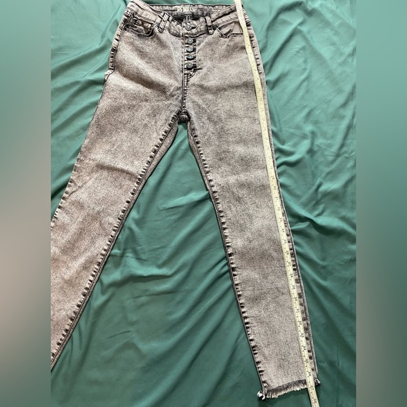 REWASH Brand Jeans Womens 5/27 Black Skinny Distressed Raw Hem Stretch Denim - Picture 6 of 16